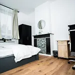 R1 Avec Salle De Bain Partagee Pres De L'hopital De La Citadelle A Rum i privatbostad *
